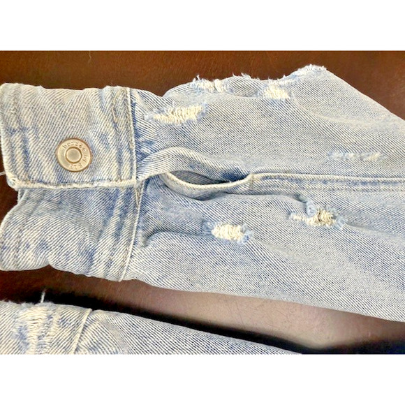 Bridge By Gly For Buckle Distressed Washed Denim Light Blue Jean Jacket Sz LARGE - Picture 11 of 16